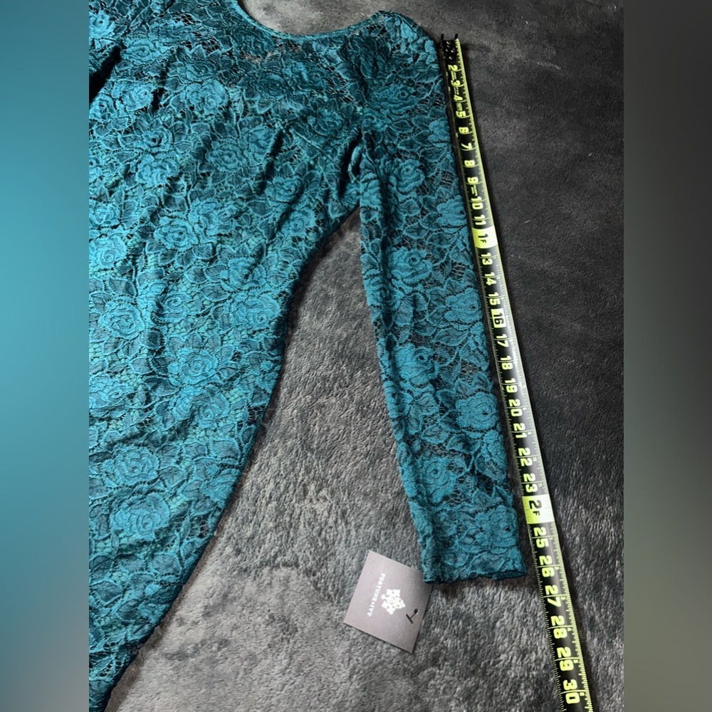 Elegant Teal Lace Dress - Picture 5 of 12